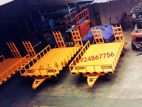 橙色带登车桥4吨leyu乐鱼官方网站_乐鱼(中国)