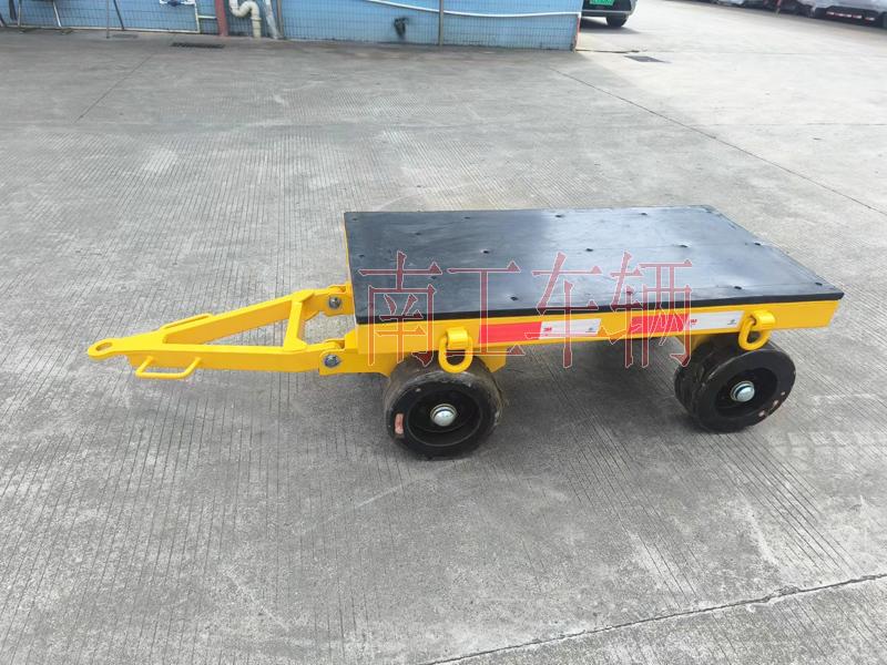 2吨小型leyu乐鱼官方网站_乐鱼(中国) 带橡胶垫全挂车