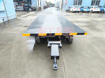 1729233863670872.jpg 6吨牵引leyu乐鱼官方网站_乐鱼(中国) 工业全挂拖车2I.jpg